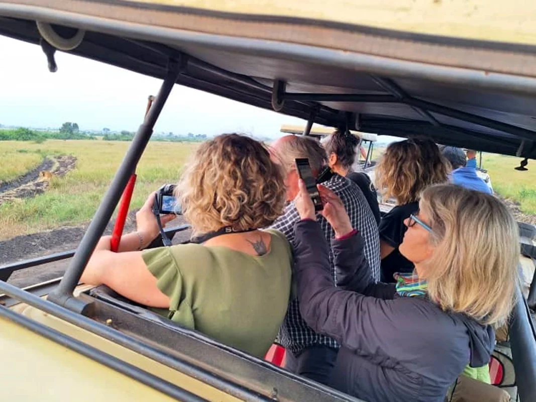 Can I Combine a Walking Safari with a Game Drive in Uganda?