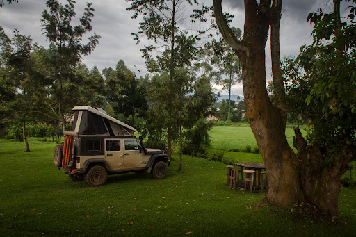 Which Park is Near Fort Portal,